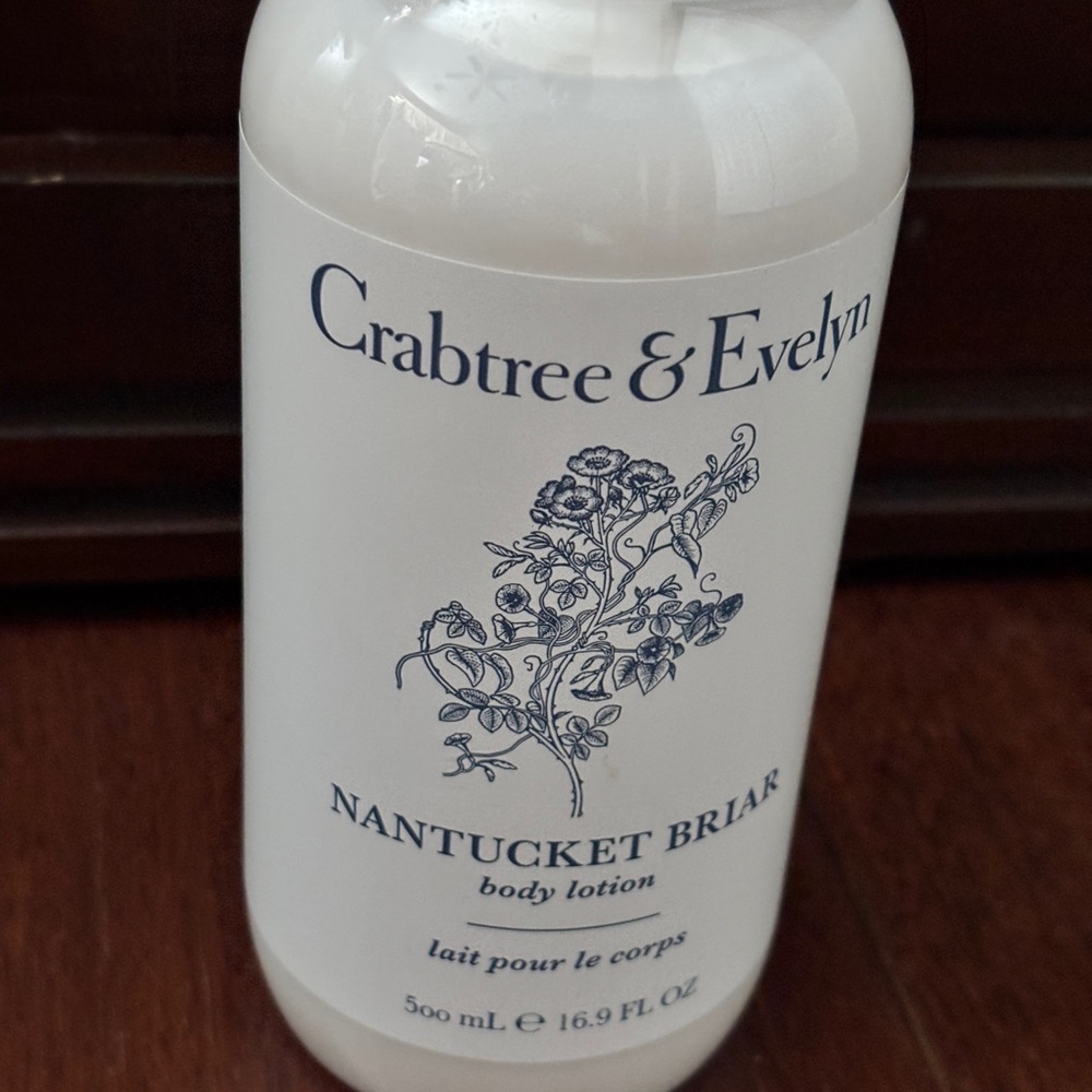 Crabtree & Evelyn Nantucket Briar Lotion in White and Blue - Picture 2 of 4